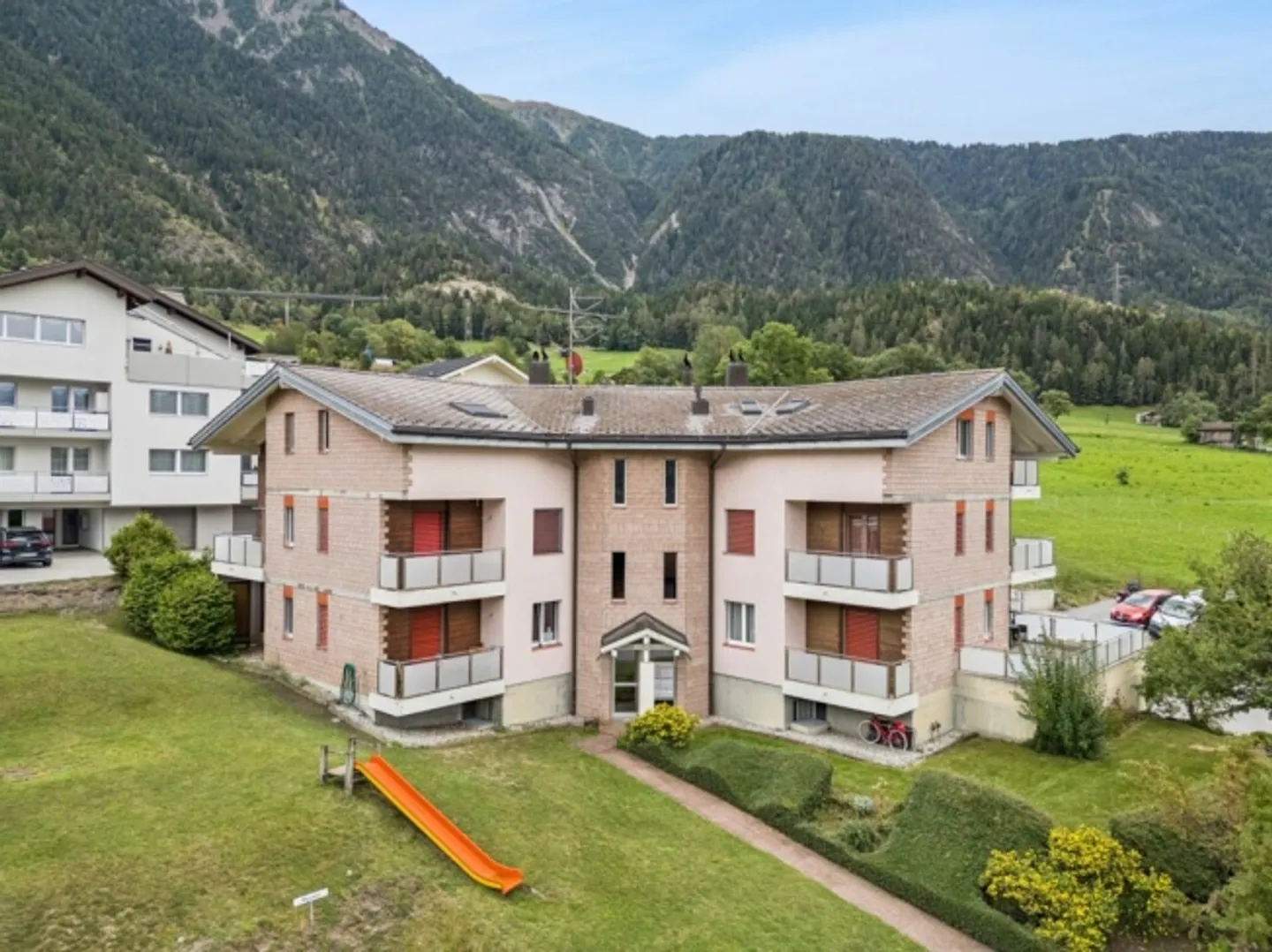 Sunny 5.5-room maisonette apartment with three balconies and panoramic views - Photo 11 of 13