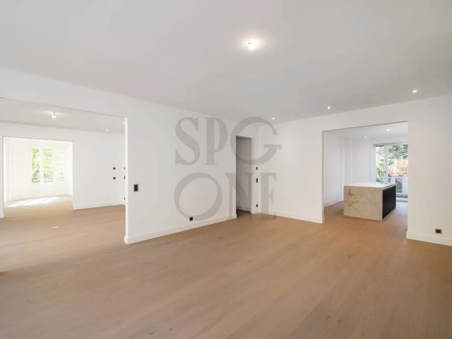 8-room apartment - Photo 1 of 12
