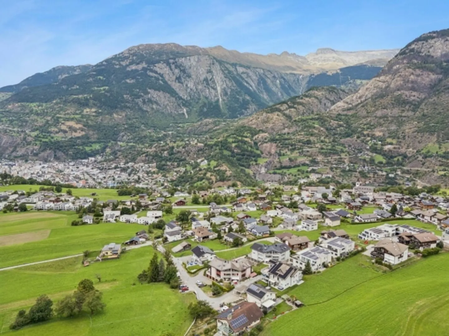 Sunny 5.5-room maisonette apartment with three balconies and panoramic views - Photo 13 of 13