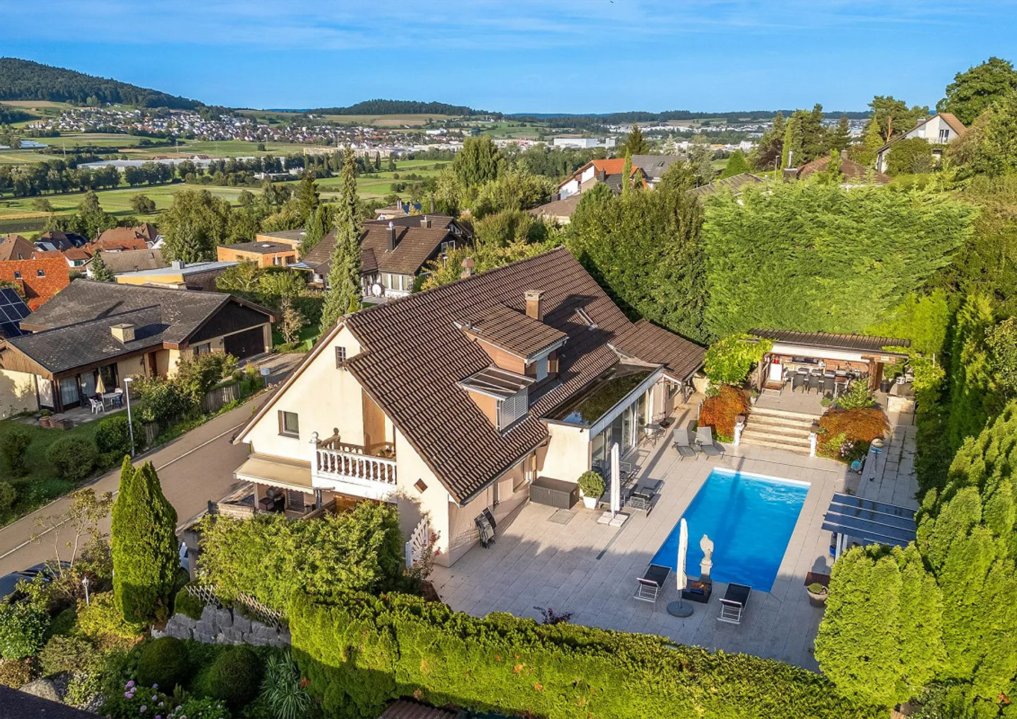 Exclusive Dream Home with Pool - Stylish Living Near Regensdorf - Photo 1 of 4