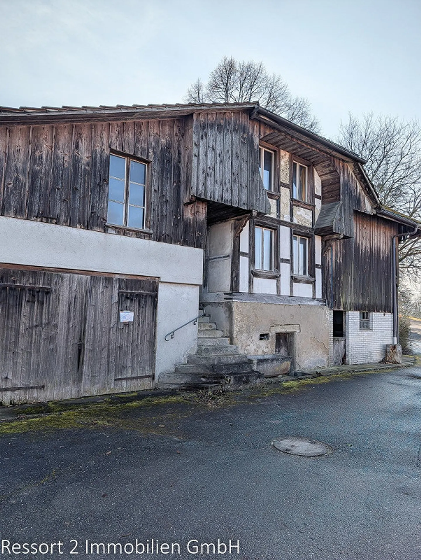 Biezwil - Ancien bâtiment avec jardin et besoins de rénovation - Photo 1 sur 28