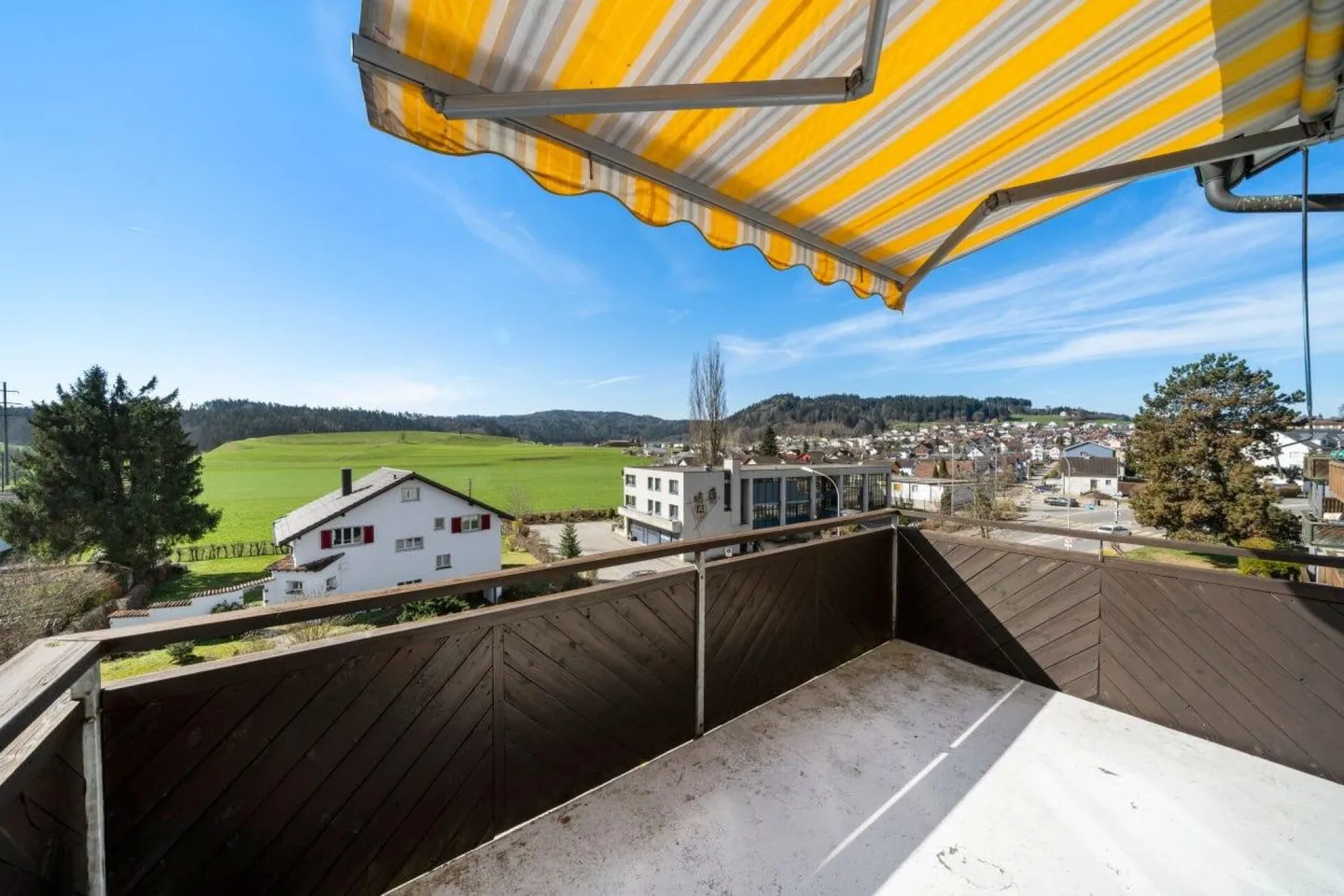 Appartement en copropriété de 3,5 pièces dans un emplacement central - Photo 3 sur 8