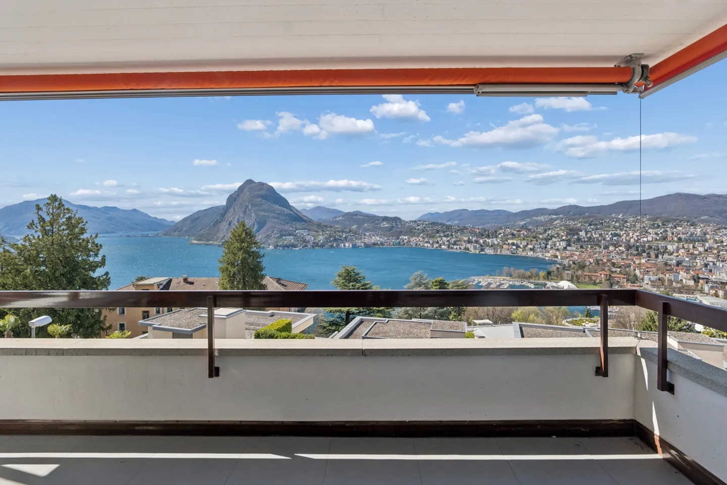 Attique duplex avec vue dominante sur le lac de Lugano - Photo 1 sur 14