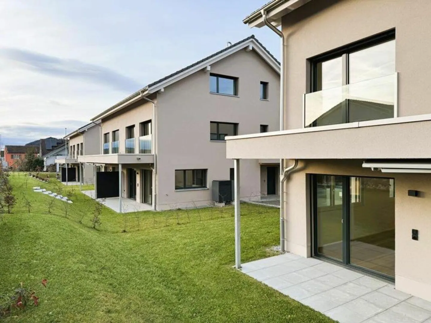 Maison moderne et de haute qualité 5.5-DEFH avec beaucoup d'espace à Niederglatt SG - Photo 1 sur 13