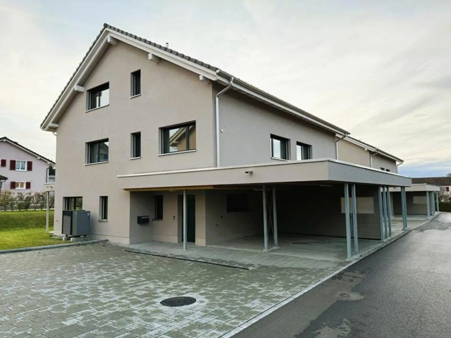 Maison moderne et de haute qualité 5.5-DEFH avec beaucoup d'espace à Niederglatt SG - Photo 2 sur 13