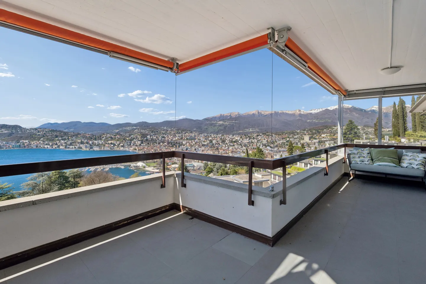 Attique duplex avec vue dominante sur le lac de Lugano - Photo 2 sur 14