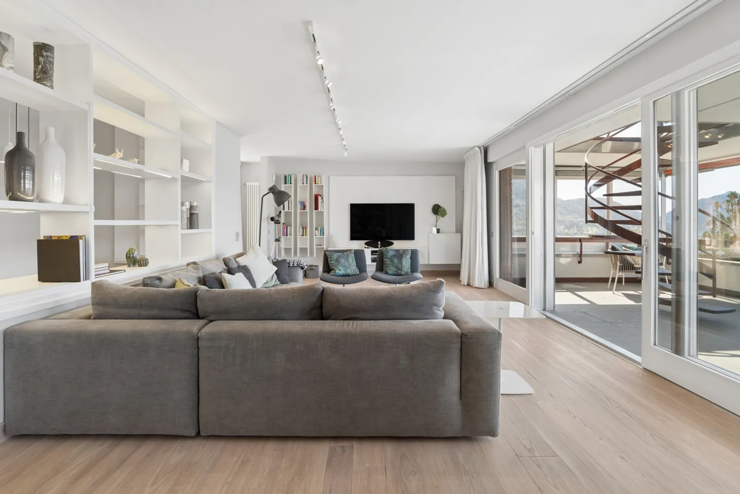 Attique duplex avec vue dominante sur le lac de Lugano - Photo 6 sur 14