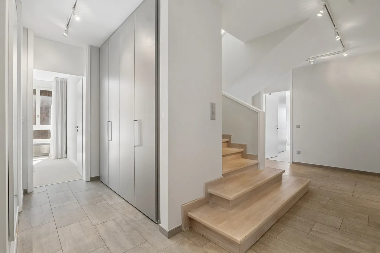 Attique duplex avec vue dominante sur le lac de Lugano - Photo 11 sur 14