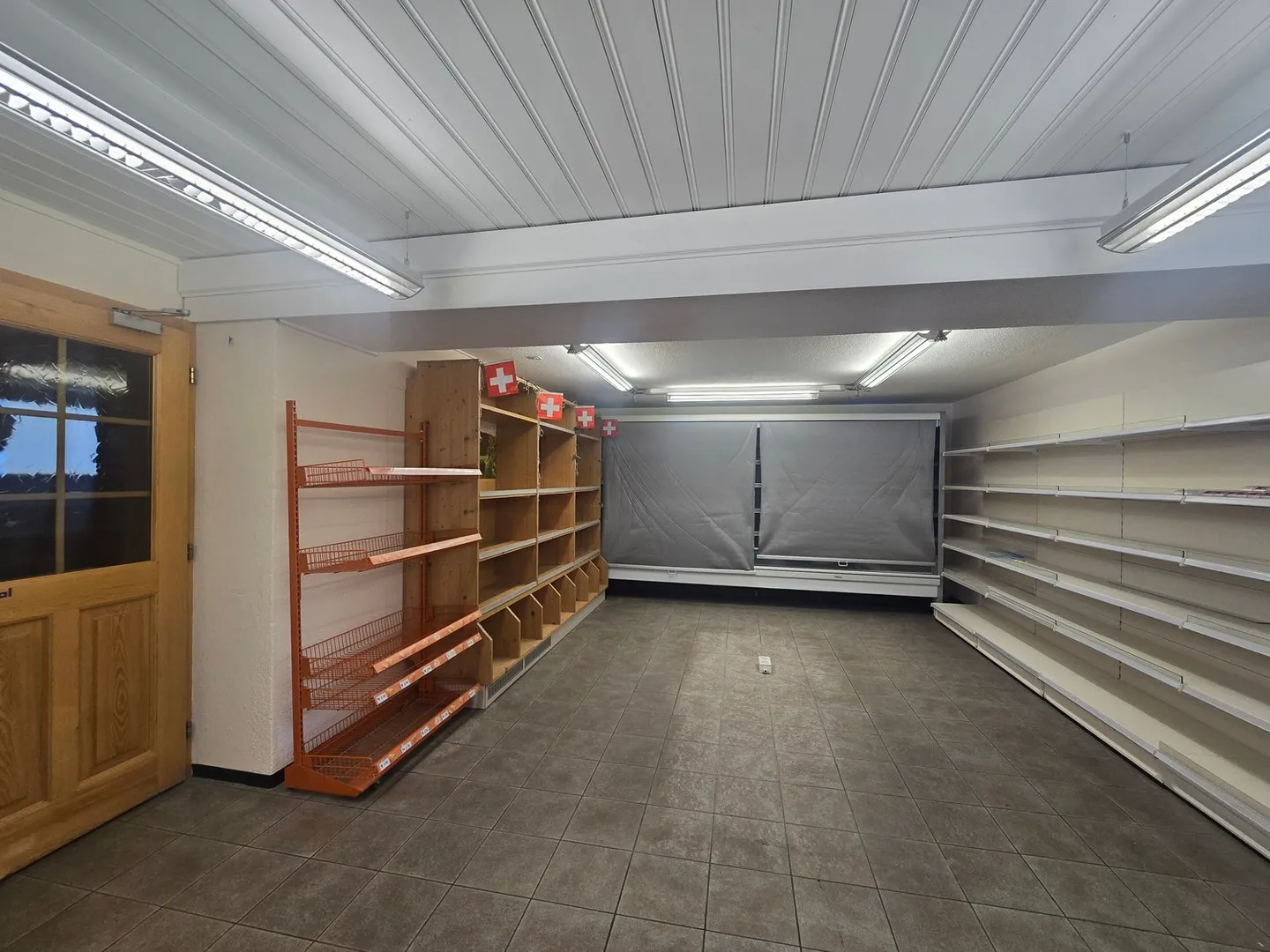 Espace commercial spacieux dans un emplacement central à Kandersteg - Photo 3 sur 3