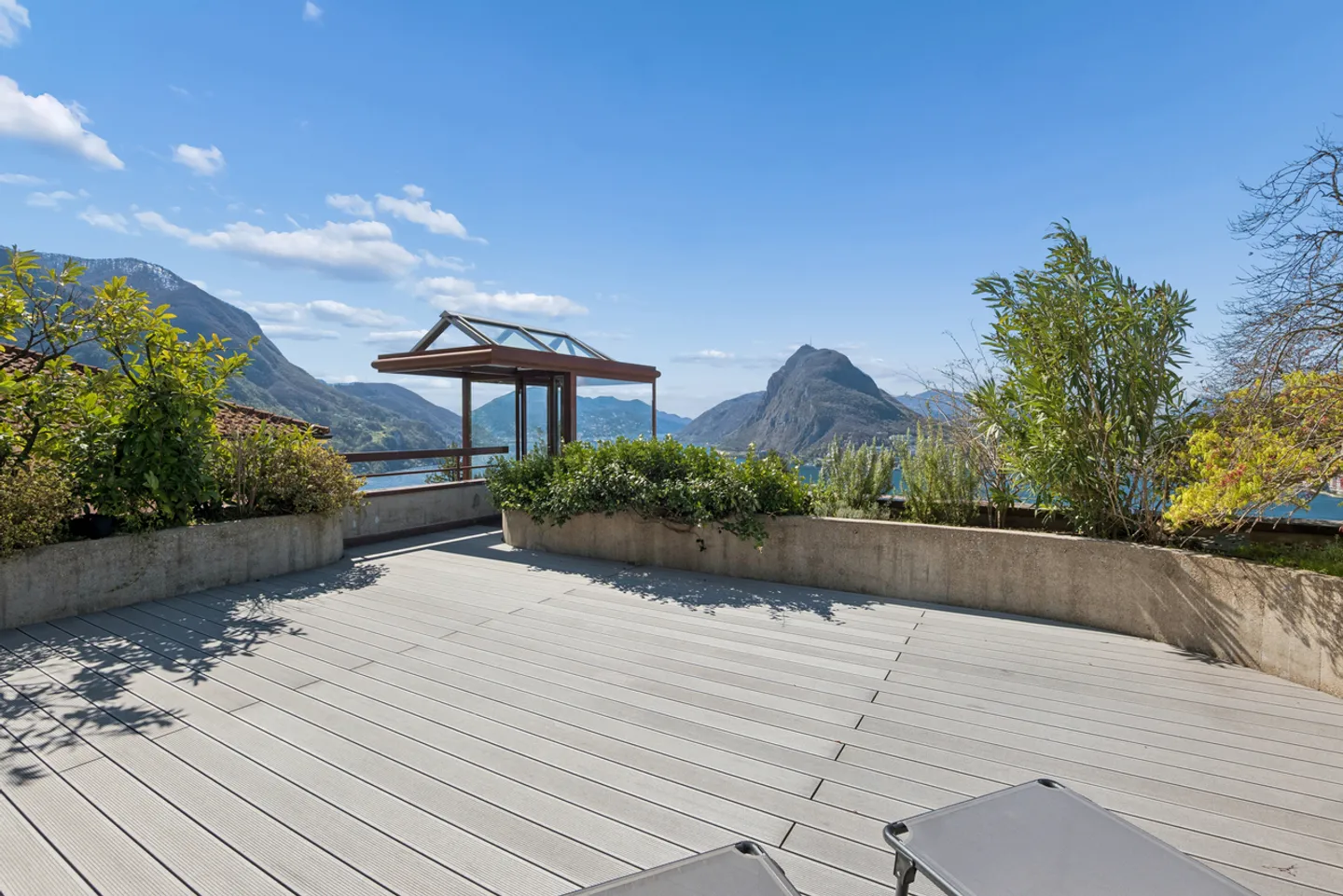 Attique duplex avec vue dominante sur le lac de Lugano - Photo 13 sur 14