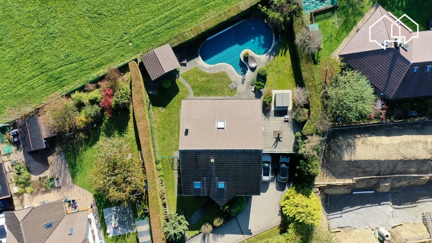 Villa mit Pool in malerischer Lage - Foto 17 von 18