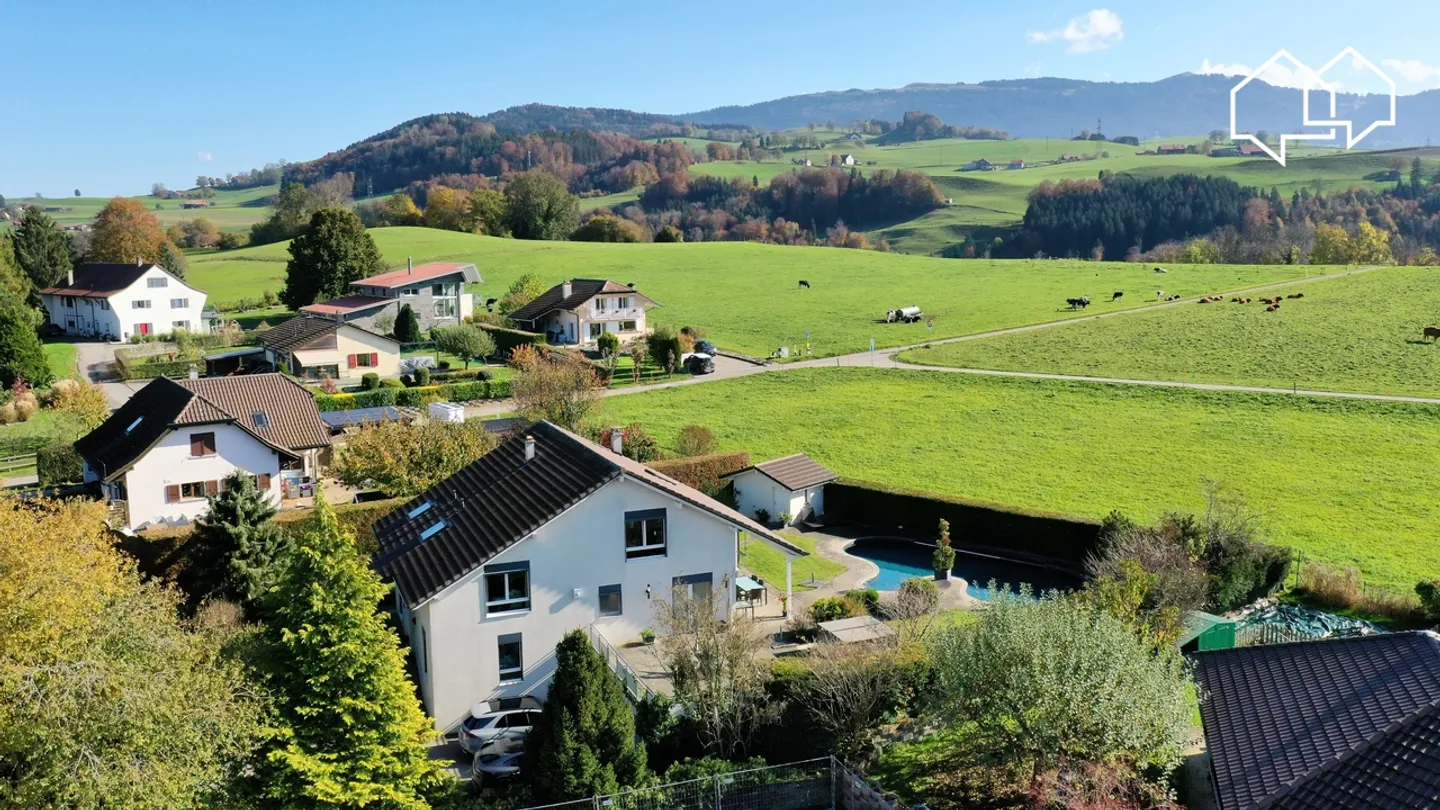 Villa mit Pool in malerischer Lage - Foto 18 von 18