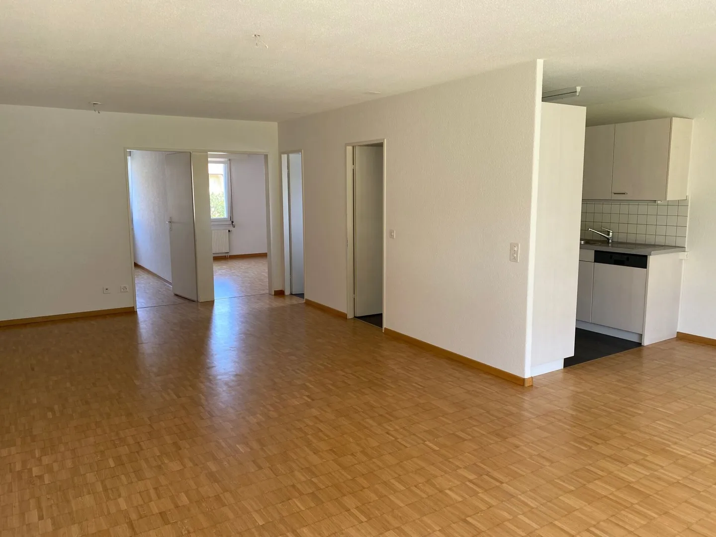 Grosszügige Wohnung mit Balkon - Foto 1 von 11