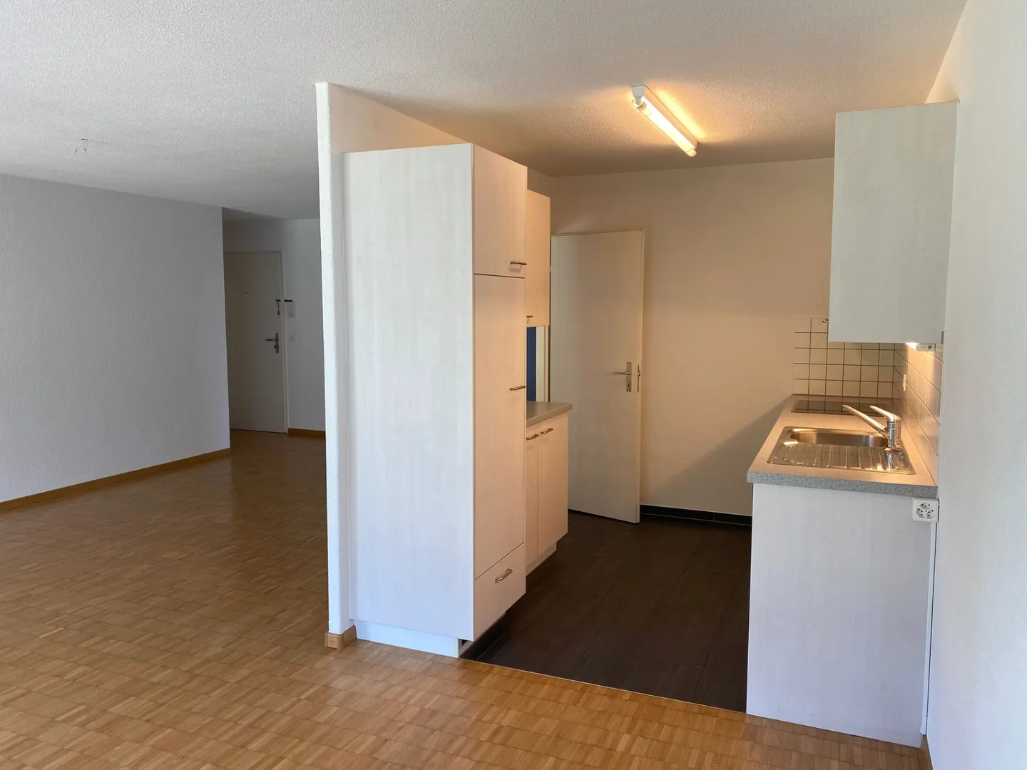 Grosszügige Wohnung mit Balkon - Foto 2 von 11