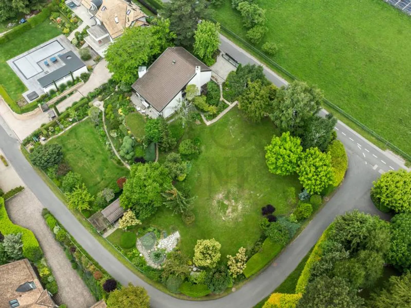 5-room House - Photo 1 of 8