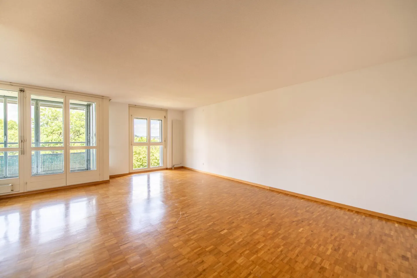 Ampio appartamento di 4,5 stanze con veranda accogliente - Foto 1 di 15
