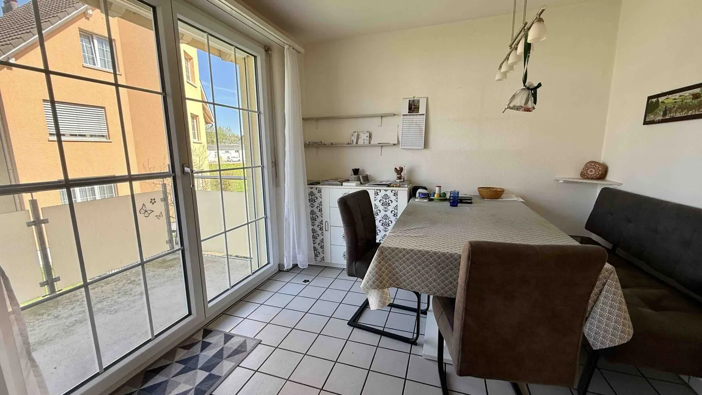 Vivre dans le vert : Appartement spacieux de 5,5 pièces à Erlen - Photo 11 sur 27