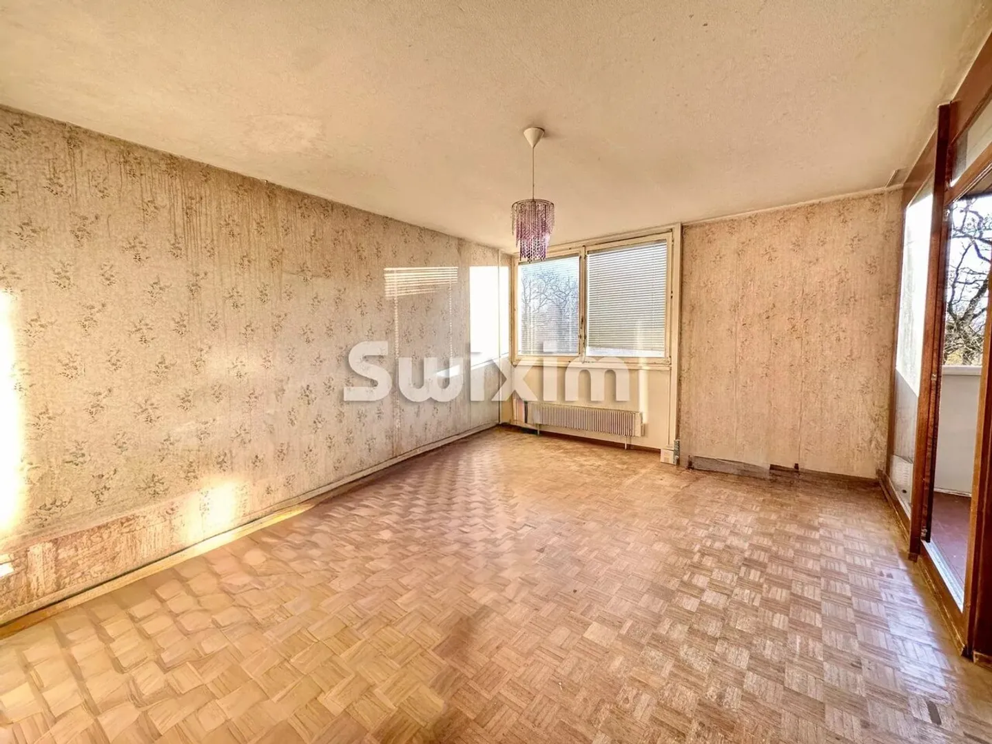 Bright 4-Room Apartment with Terrace - Photo 5 of 11