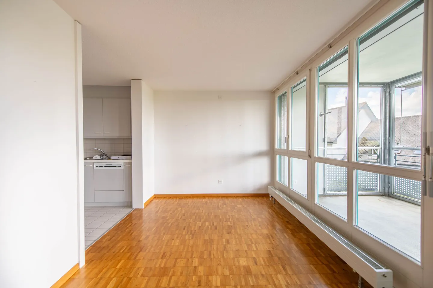 Ampio appartamento di 4,5 stanze con veranda accogliente - Foto 4 di 15