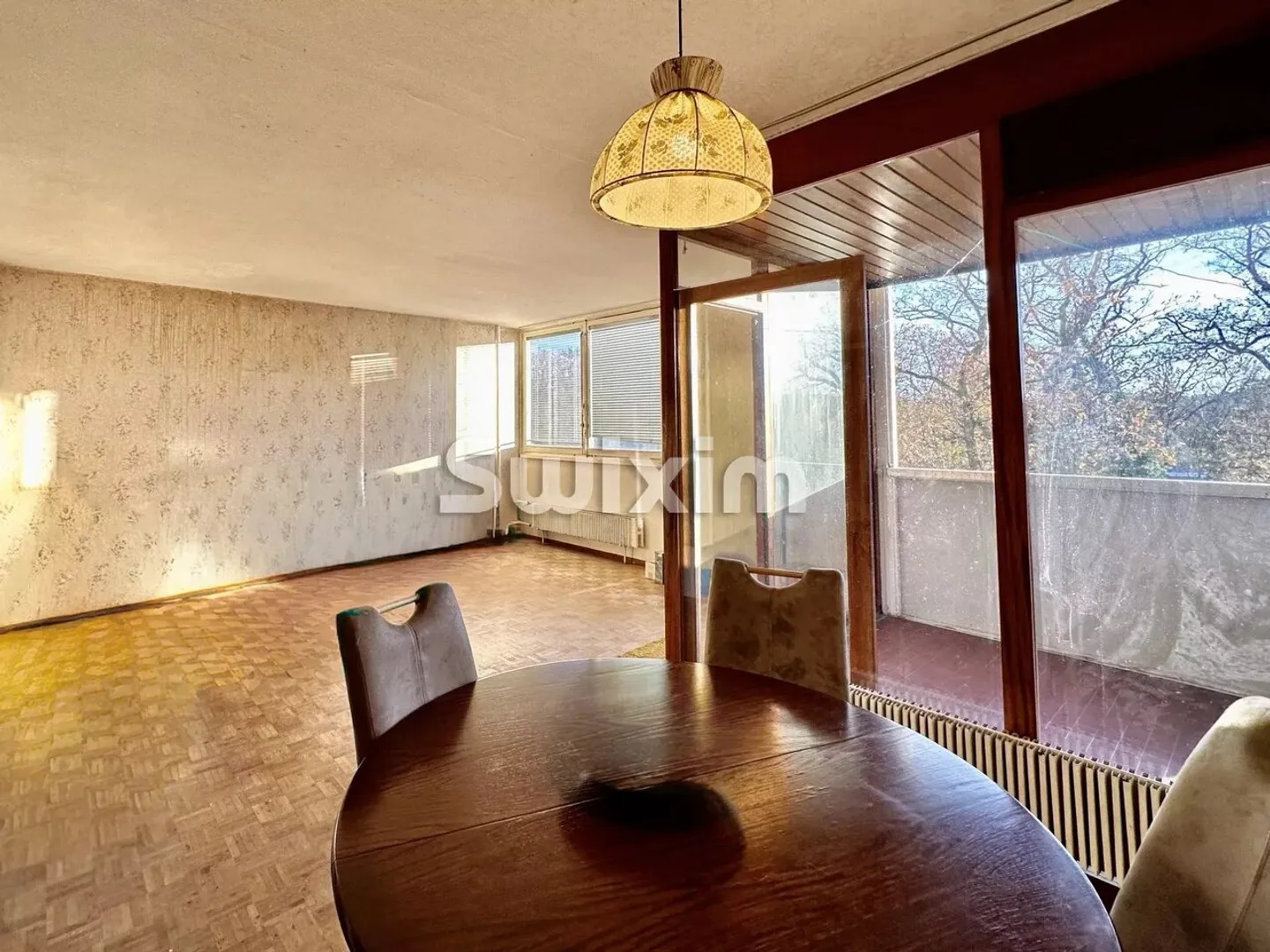 Bright 4-Room Apartment with Terrace - Photo 6 of 11