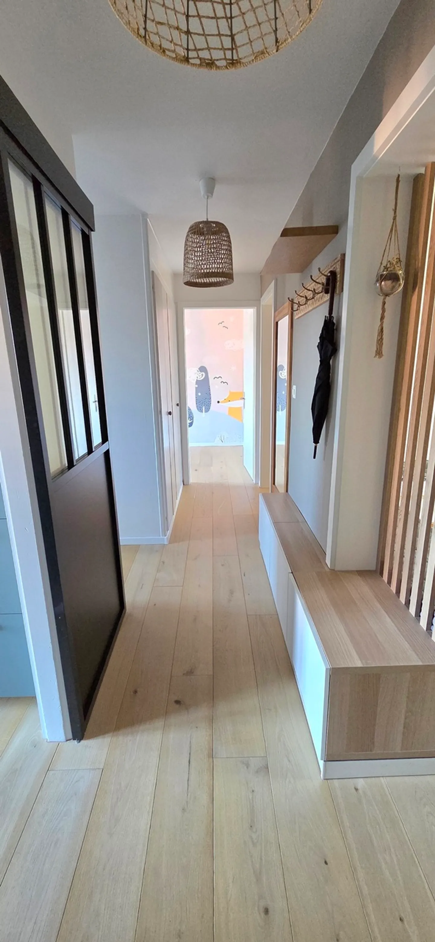 EXCLUSIVITY - 3.5 ROOMS RENOVATED - RUE DE SURFRÊTE - Photo 2 of 9