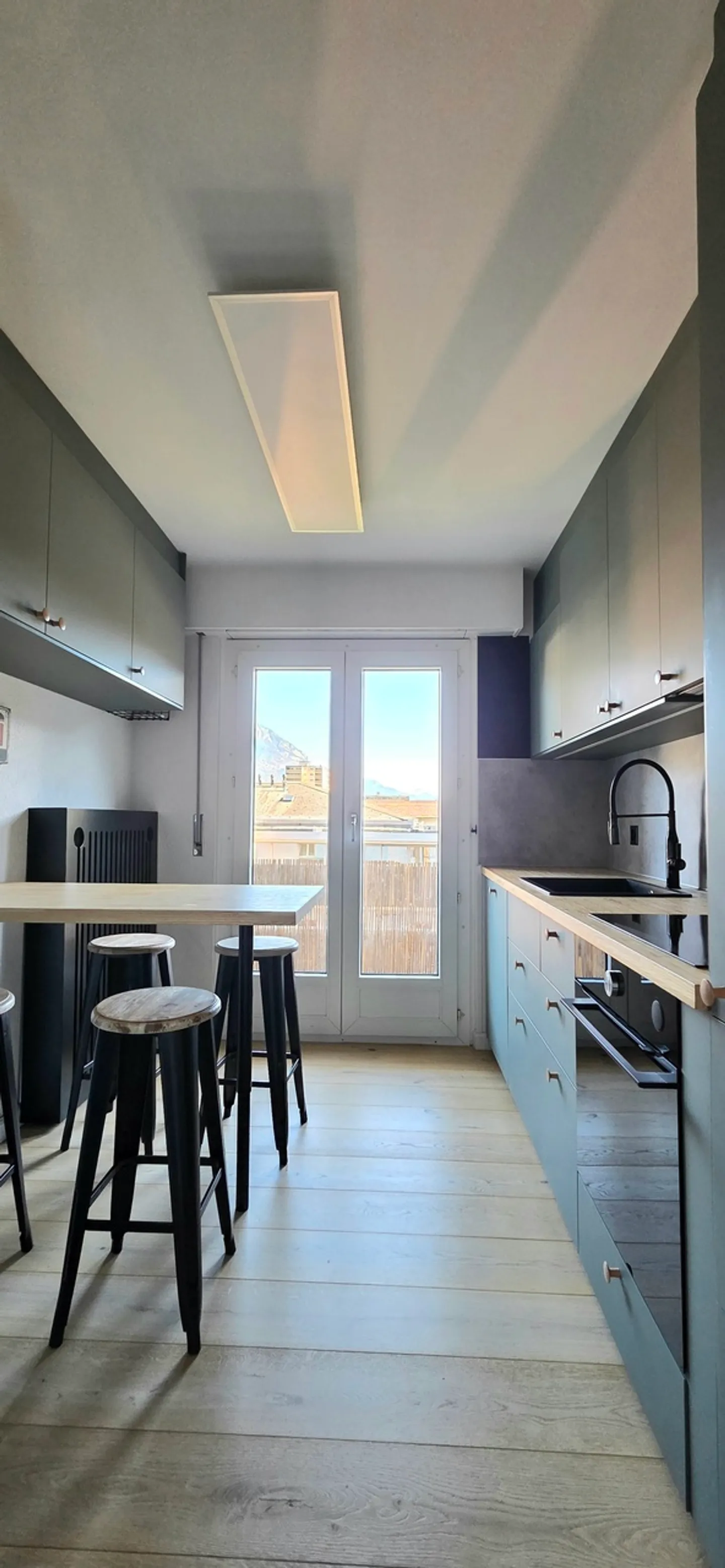 EXCLUSIVITY - 3.5 ROOMS RENOVATED - RUE DE SURFRÊTE - Photo 3 of 9