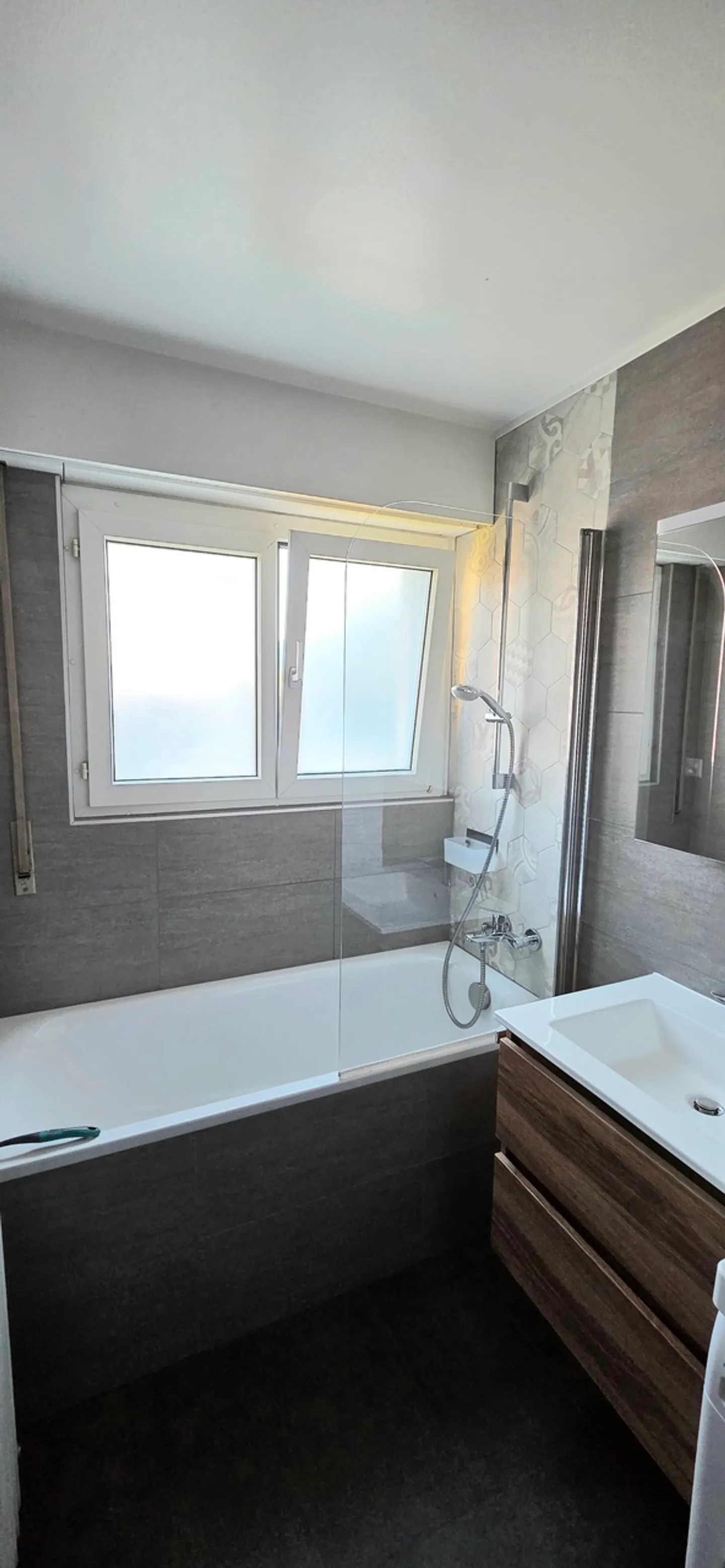 EXCLUSIVITY - 3.5 ROOMS RENOVATED - RUE DE SURFRÊTE - Photo 8 of 9