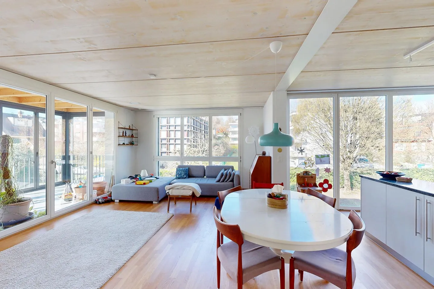 Appartamento di 4,5 stanze con giardino d'inverno e stanza hobby - Foto 2 di 16