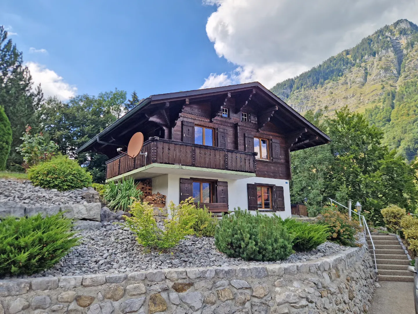 Living in Harmony with Nature: 4½-Room Chalet in a Quiet Location - Photo 1 of 13