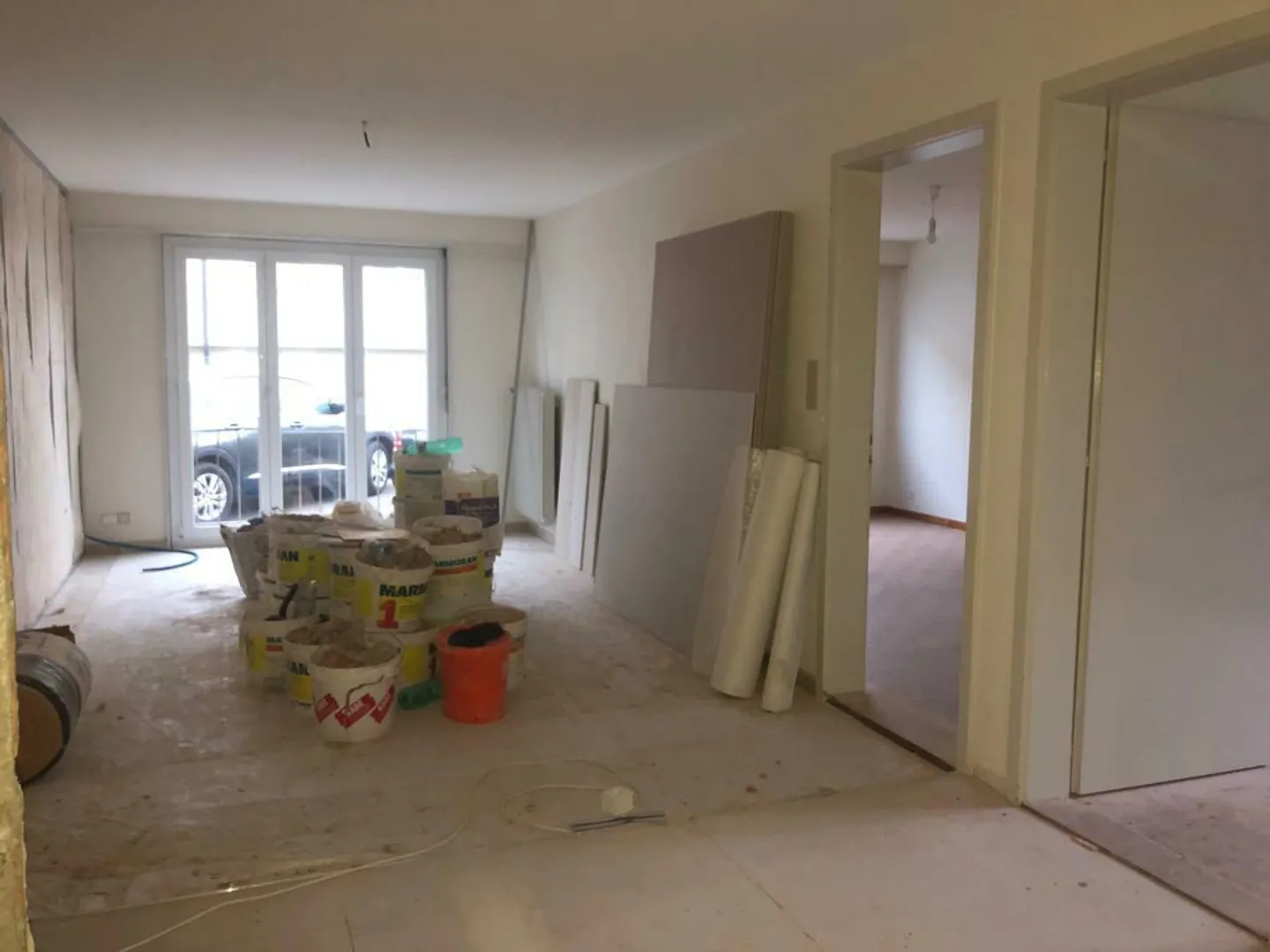 BEL APPARTAMENTO RISTRUTTURATO CON 3 STANZE SITUATO AL PIANO TERRA VICINO AL LAGO - Foto 3 di 5