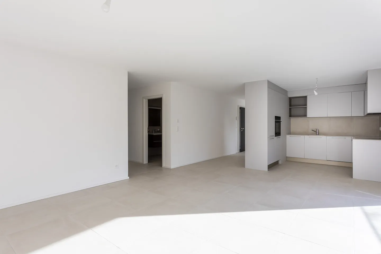 Appartement 4,5 pièces au 1er étage avec place de parking souterrain, unité 3 - Photo 2 sur 13