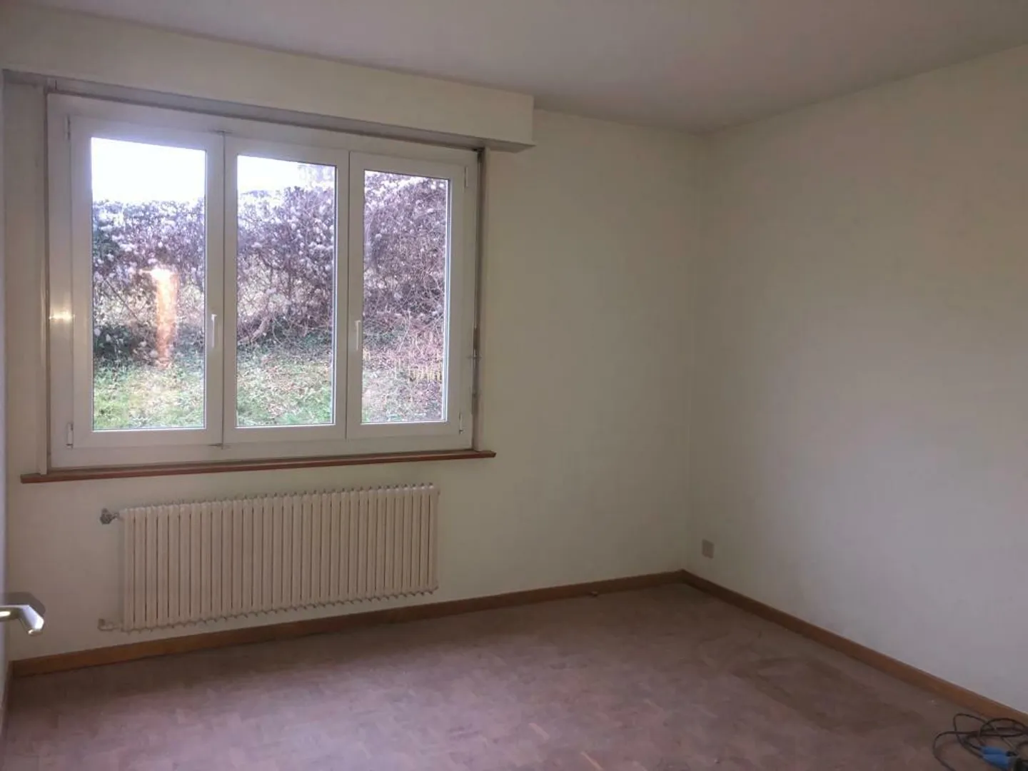 BEL APPARTAMENTO RISTRUTTURATO CON 3 STANZE SITUATO AL PIANO TERRA VICINO AL LAGO - Foto 4 di 5