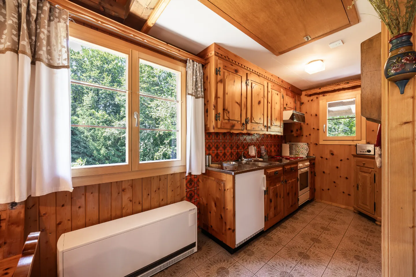Living in Harmony with Nature: 4½-Room Chalet in a Quiet Location - Photo 9 of 13