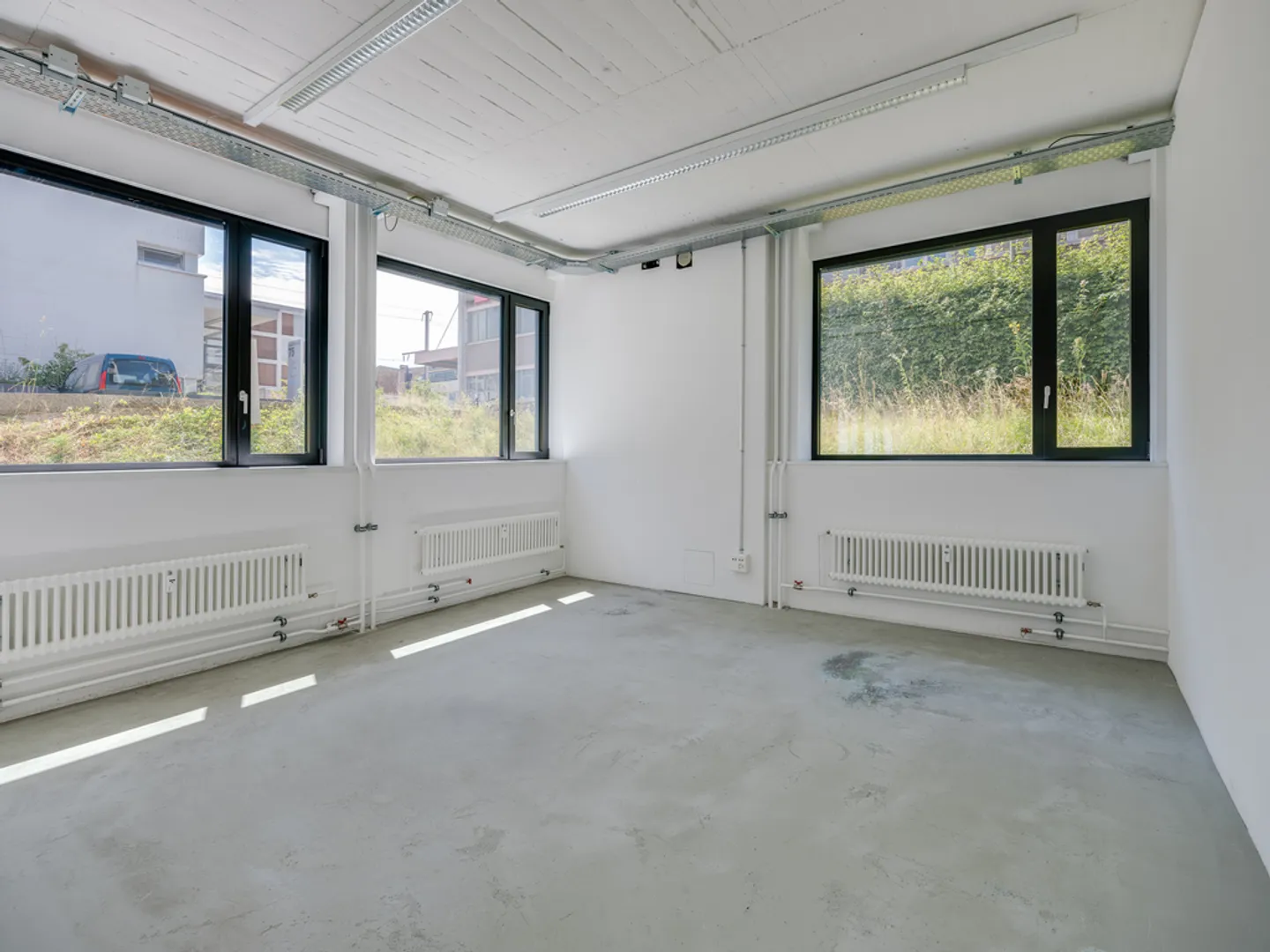 Cogli la tua occasione: spazio commerciale, ufficio o magazzino flessibile - Foto 2 di 7