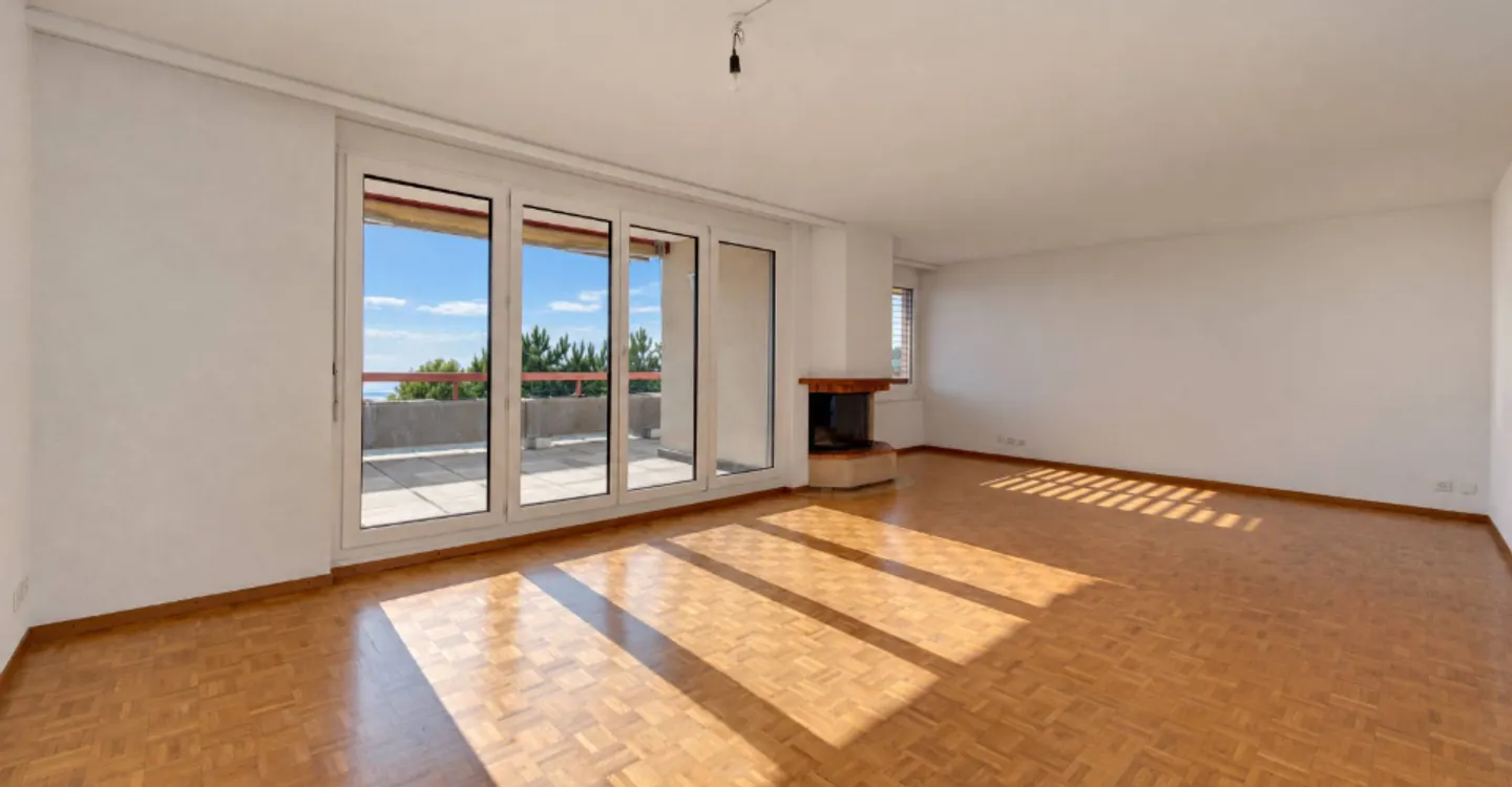 Helle Wohnung mit großer Terrasse und Panoramablick auf den See - Foto 2 von 11