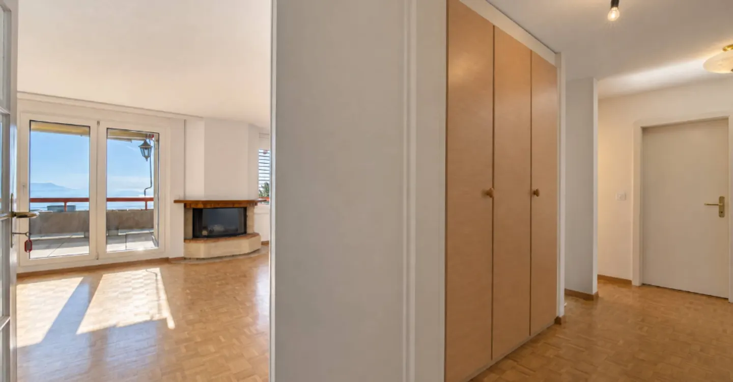 Helle Wohnung mit großer Terrasse und Panoramablick auf den See - Foto 4 von 11