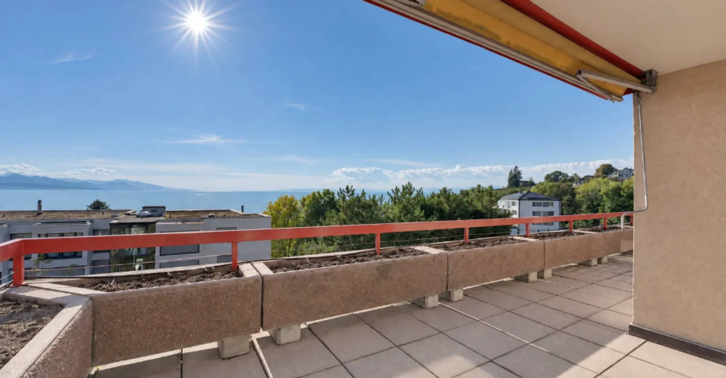Helle Wohnung mit großer Terrasse und Panoramablick auf den See - Foto 8 von 11