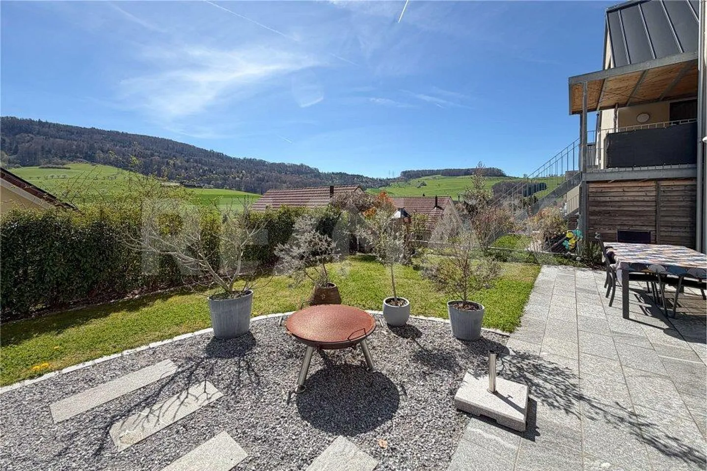 Emplacement de rêve ensoleillé avec vue Maison individuelle de 5,5 pièces à vendre à Wintersingen - Photo 2 sur 13