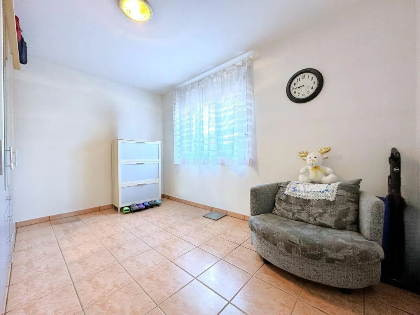 Ampio appartamento di 3,5 locali al pian terreno a Gnosca - Foto 5 di 9