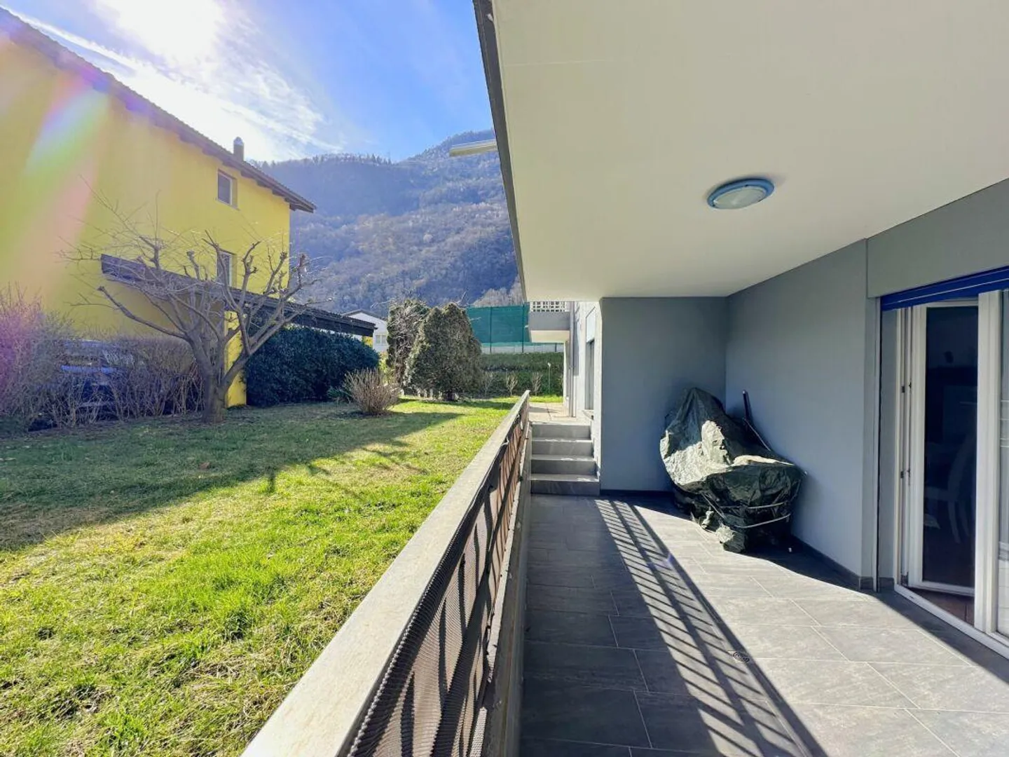 Ampio appartamento di 3,5 locali al pian terreno a Gnosca - Foto 8 di 9