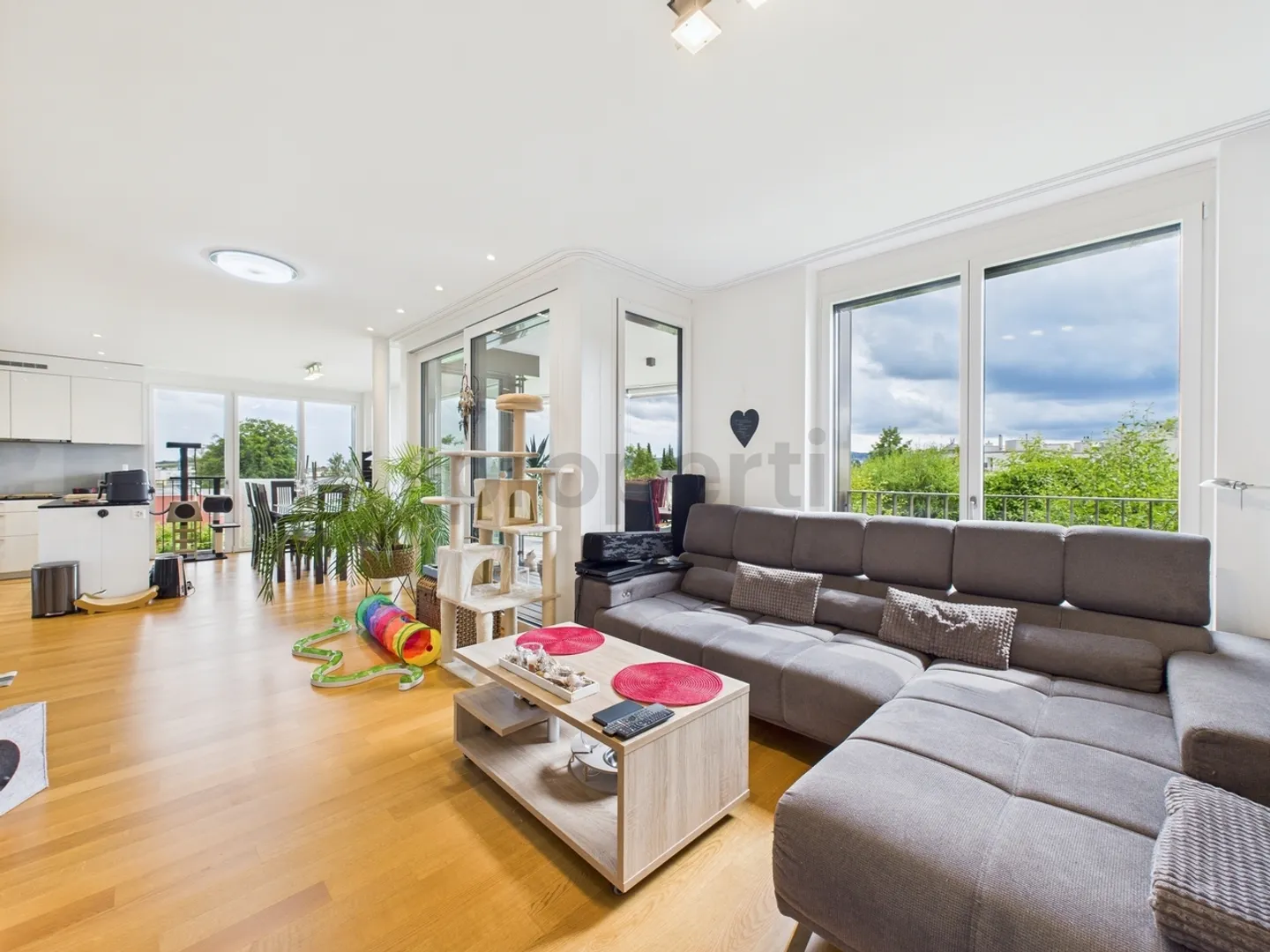 Appartamento 4.5 locali con ampia terrazza e vista mozzafiato sulle Alpi a Dietlikon - Foto 1 di 11