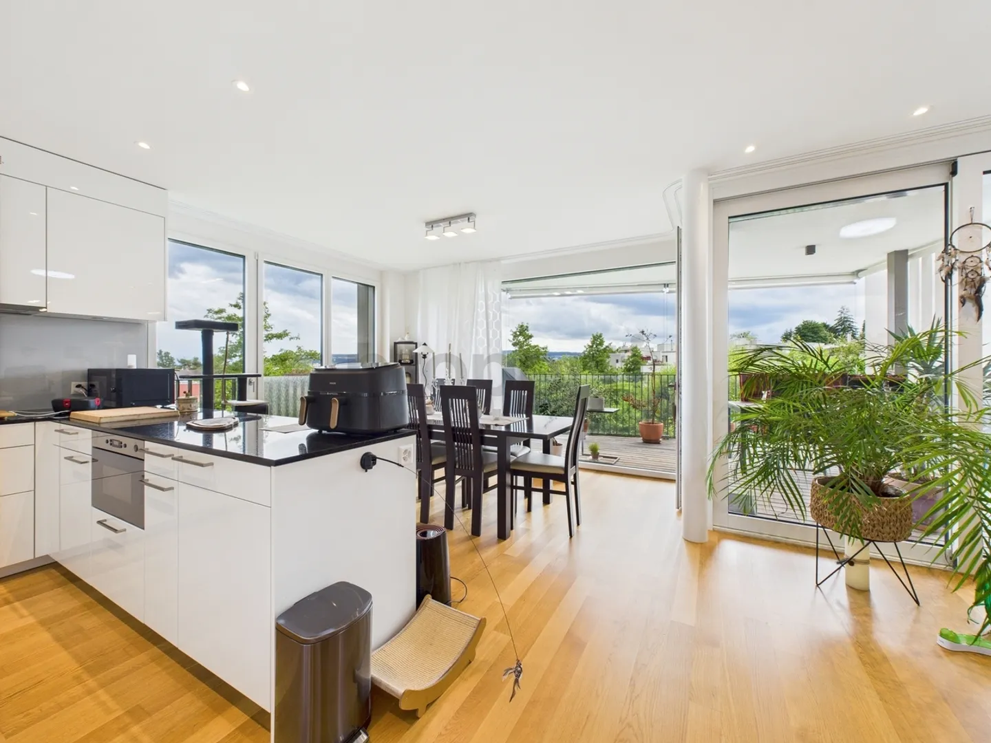 Appartamento 4.5 locali con ampia terrazza e vista mozzafiato sulle Alpi a Dietlikon - Foto 2 di 11