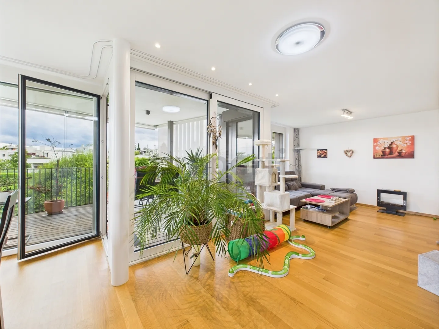 Appartamento 4.5 locali con ampia terrazza e vista mozzafiato sulle Alpi a Dietlikon - Foto 4 di 11