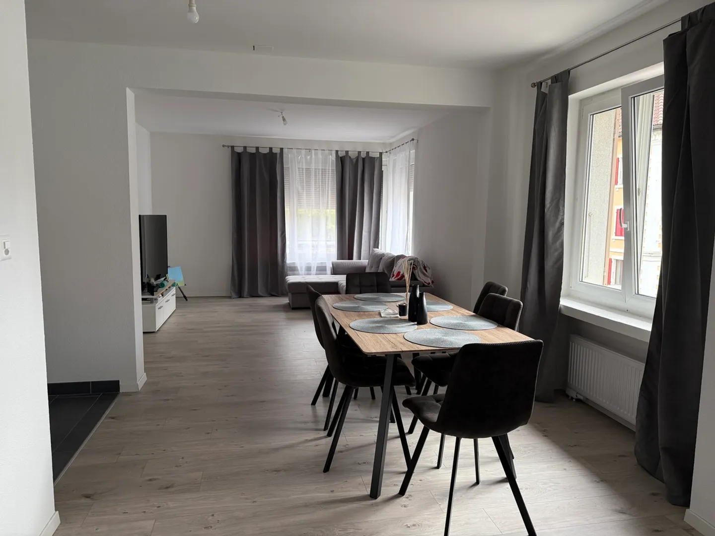 Concorde 44. Fully renovated 2.5 room apartment - Photo 2 of 8