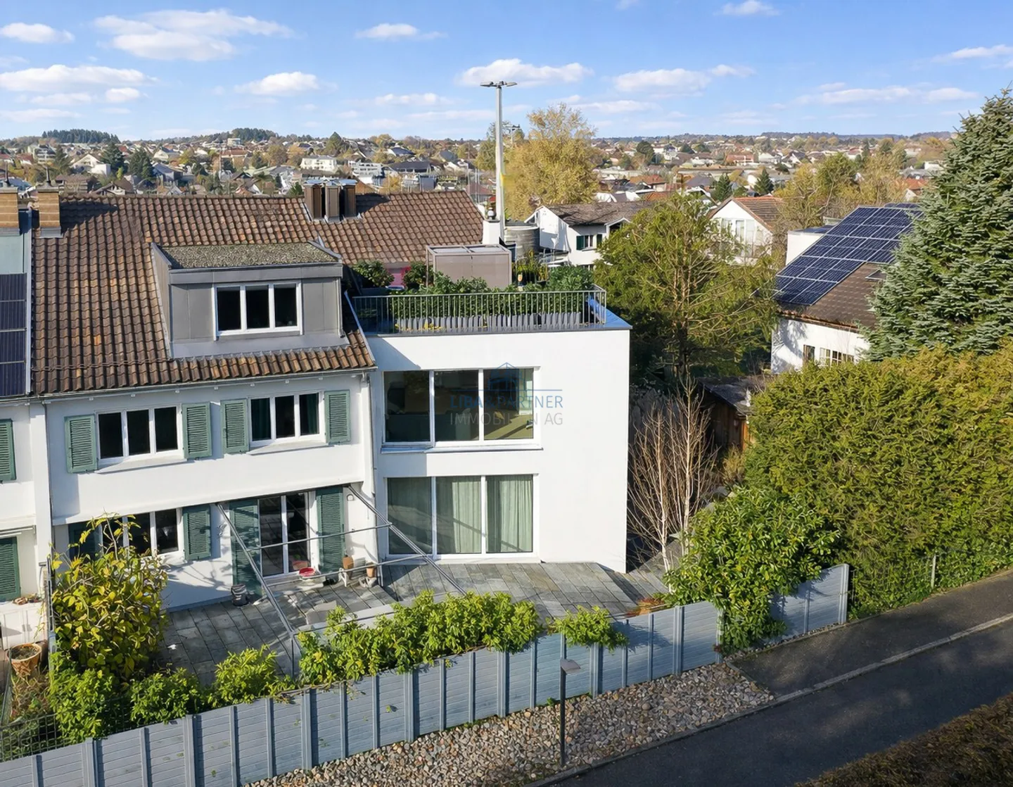 «Stilvoll saniertes Einfamilienhaus mit modernem Anbau und Charakter» - Photo 1 of 13