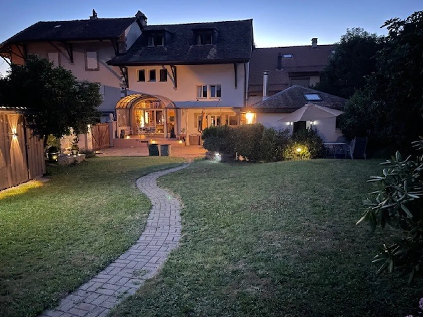 Casa nel cuore del cantone di Ginevra, Svizzera - Foto 1 di 11