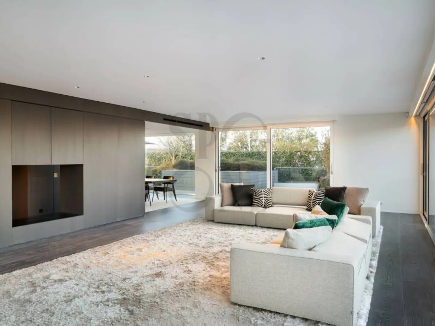 Luxury Apartment in Park Setting - Photo 2 of 12