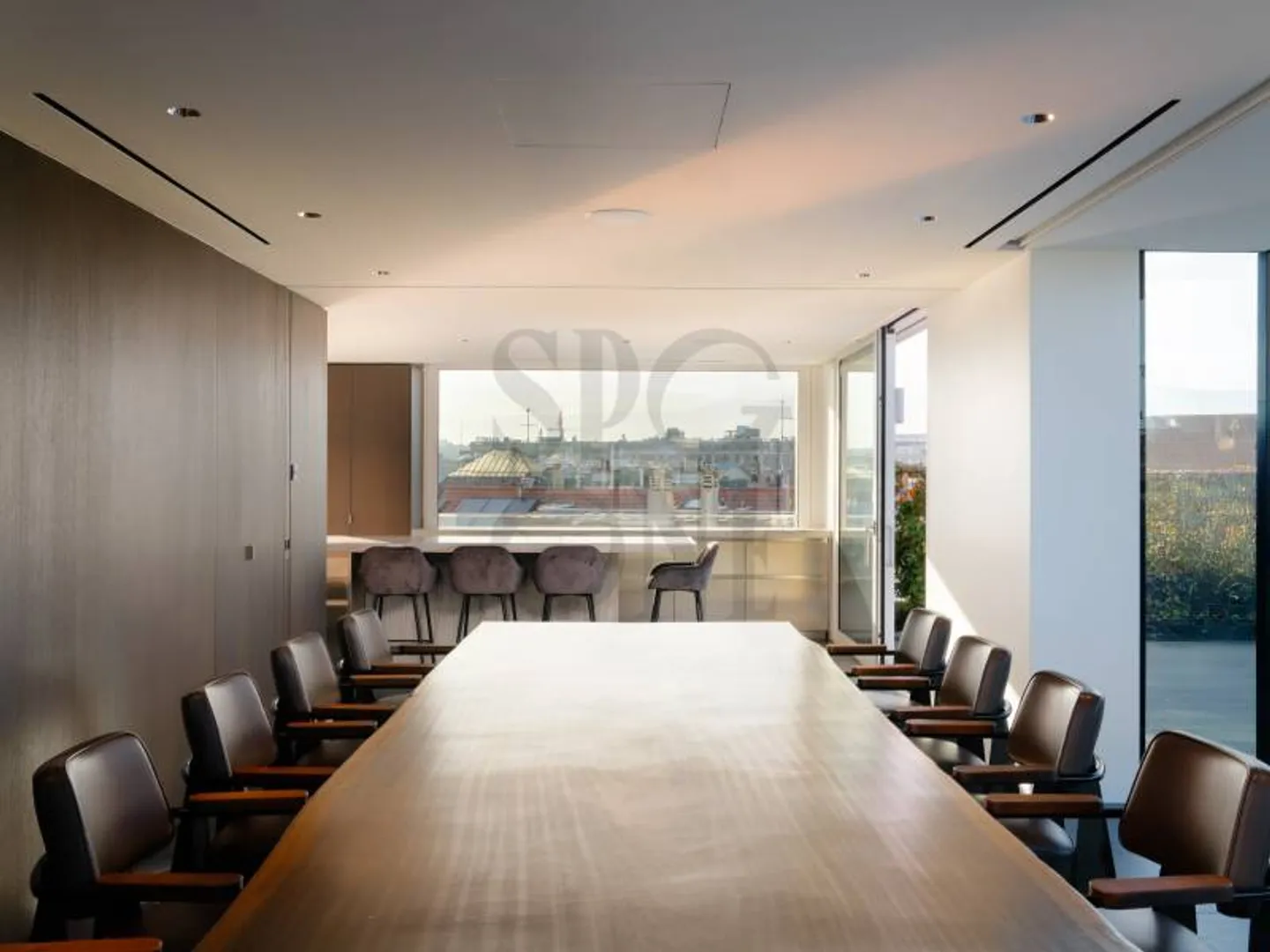 Luxury Apartment in Park Setting - Photo 4 of 12