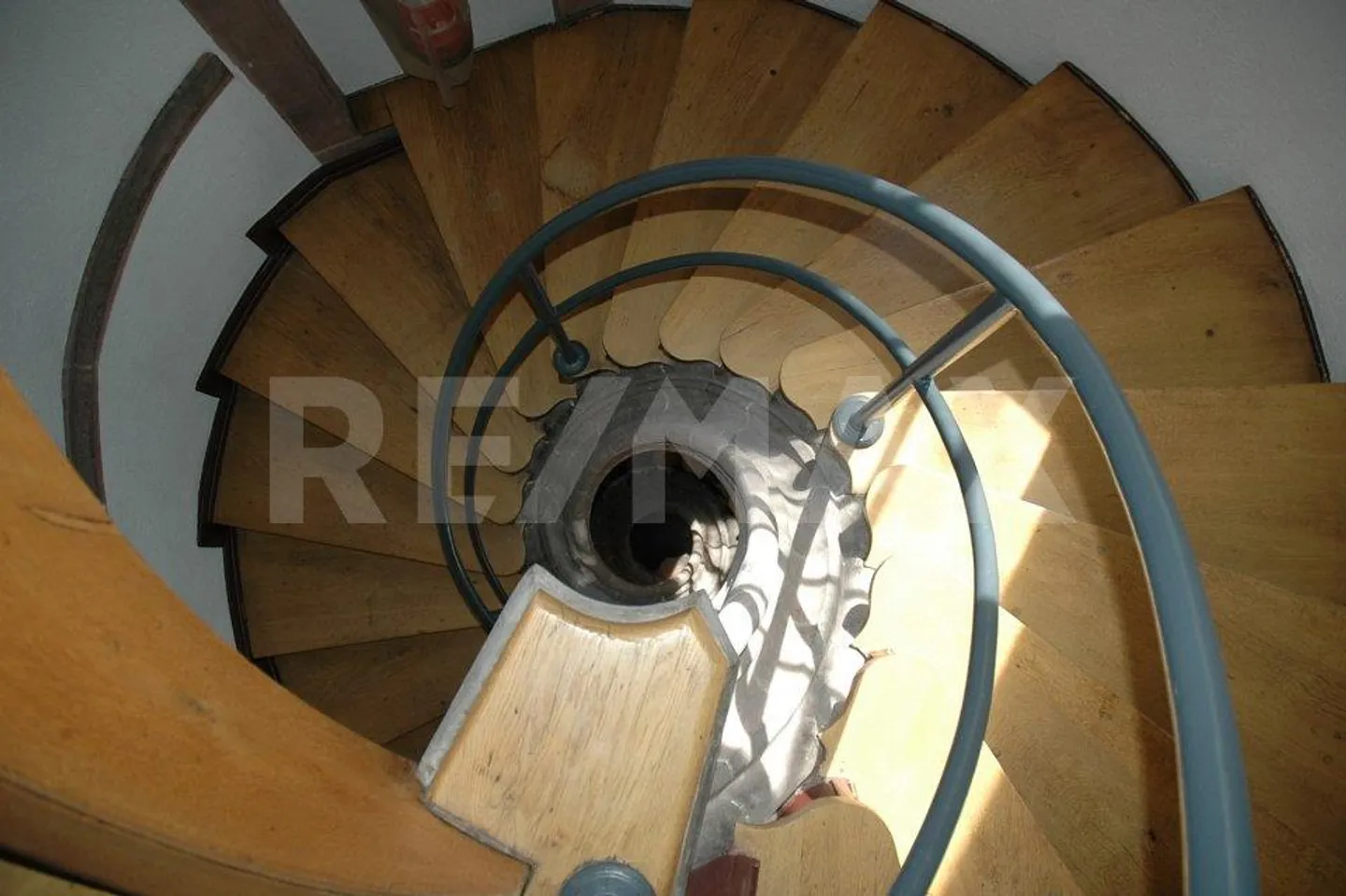 Penthouse historique dans un emplacement privilégié – Opportunité d'investissement attrayante - Photo 2 sur 11