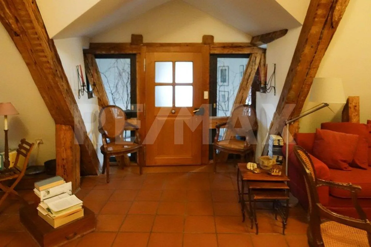Penthouse historique dans un emplacement privilégié – Opportunité d'investissement attrayante - Photo 3 sur 11